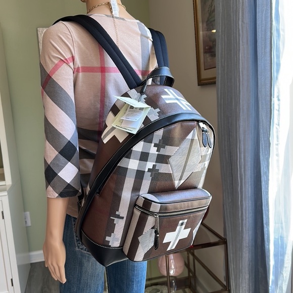 Authentic Burberry backpack - Picture 2 of 16